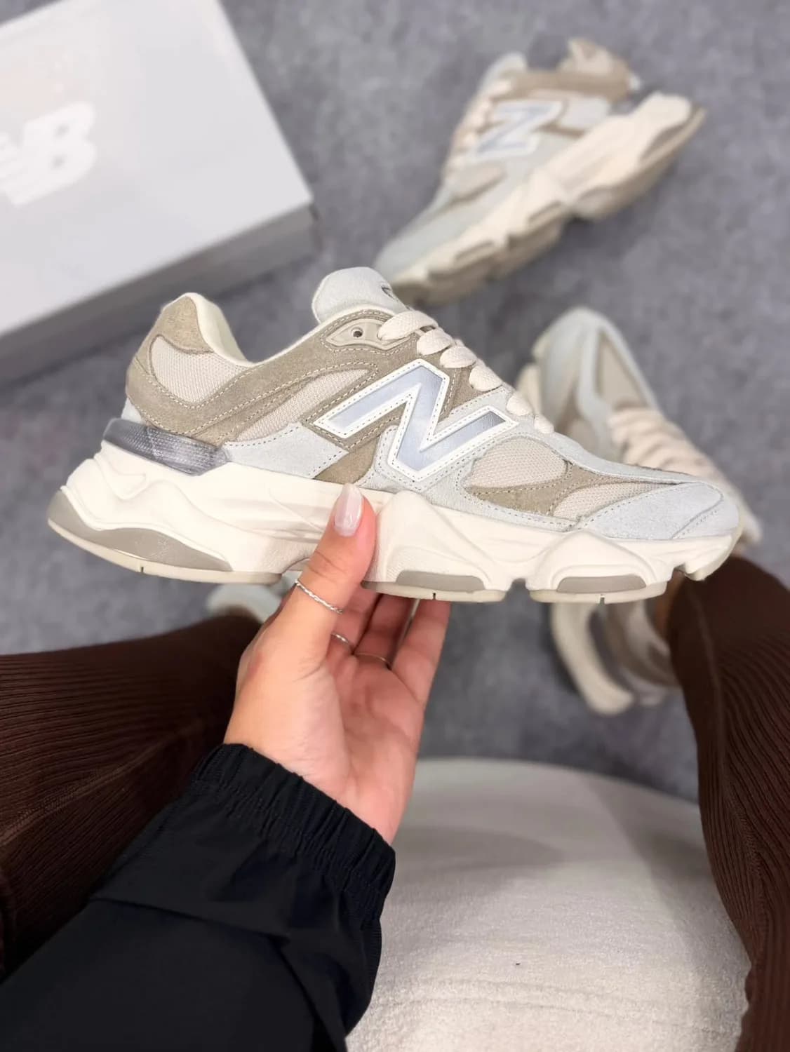 New Balance 9060 bege e cinza