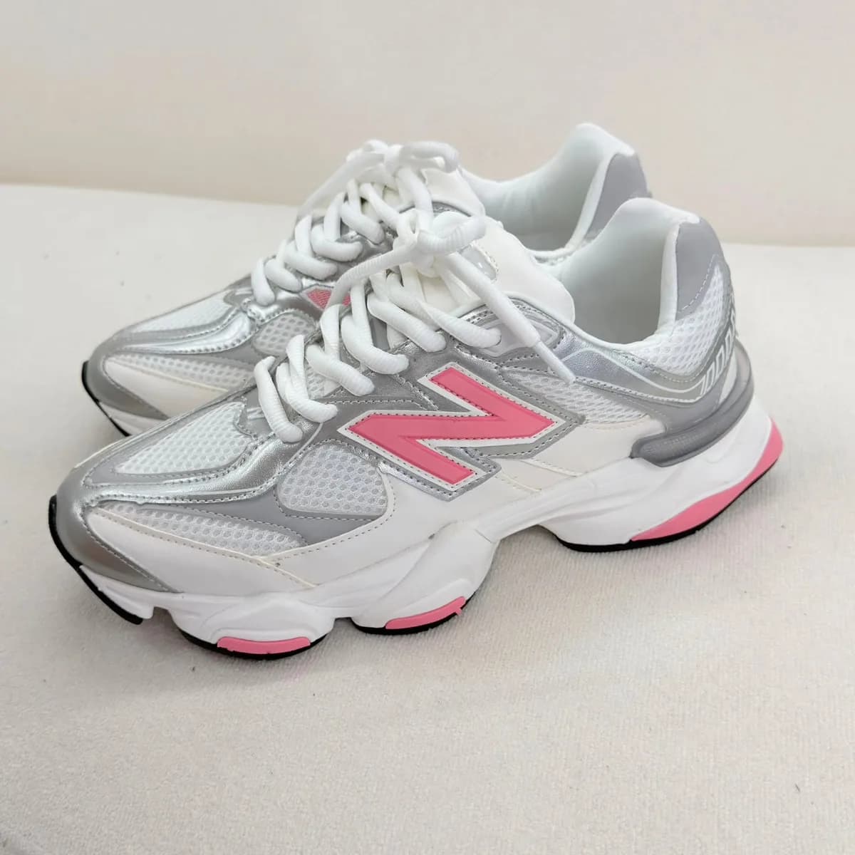 New Balance 9060 prata e rosa