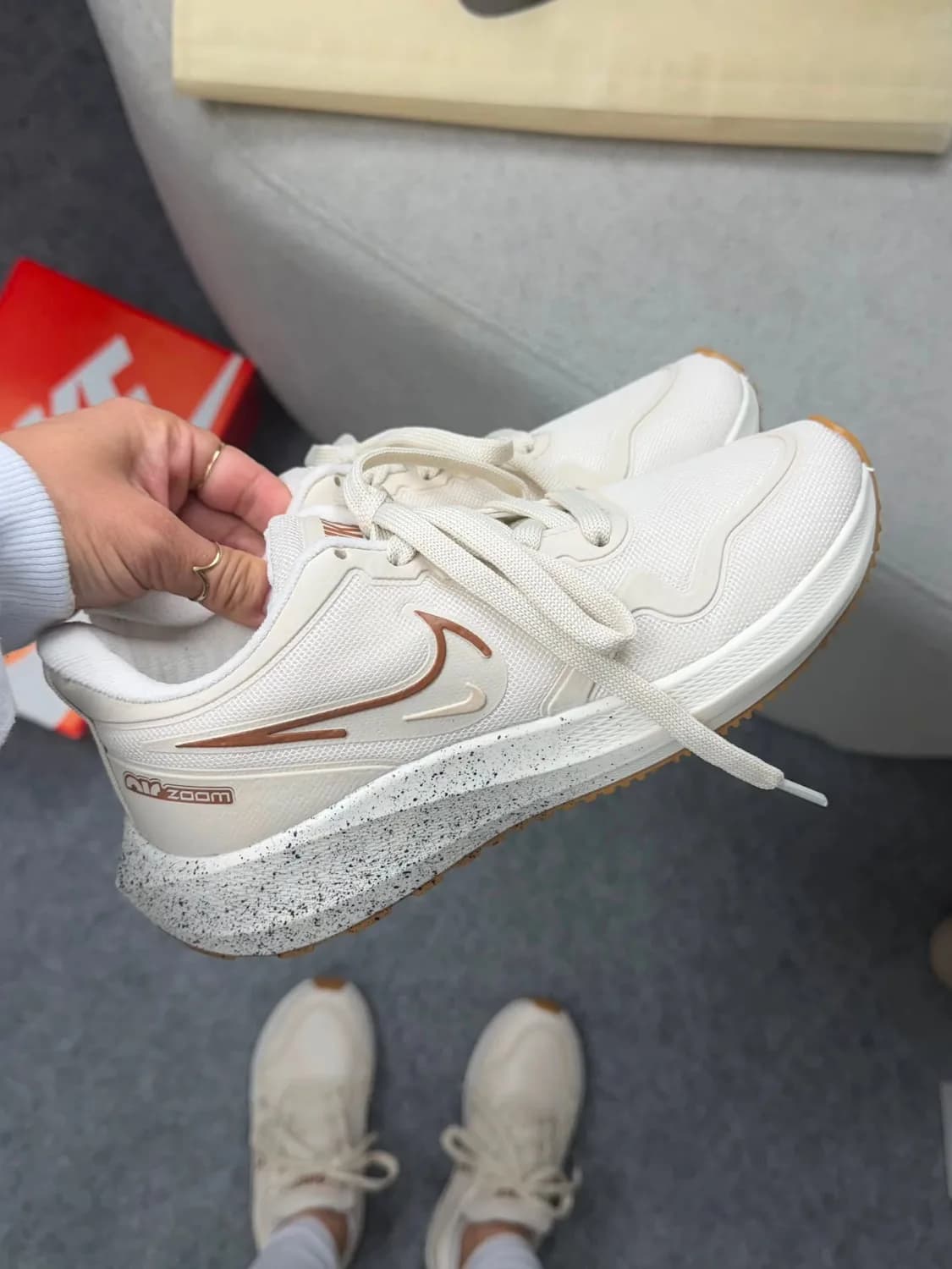 Nike NK47 off white e marrom